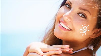 نصائح للحصول على بشرة برونزية بطرق صحيحة وآمنة