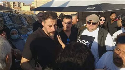 أحمد السعدني يوجه رسالة وداع واعتذار بعد وفاة والده