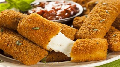 طريقة إعداد أصابع جبن الشيدر المقلية بمذاق لا يقاوم 