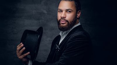 4 أسرار تدفع المرأة للانجذاب للرجل الأسمر