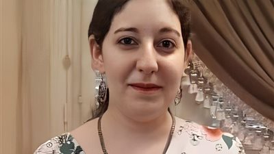 فستان طالبة جامعية يثير الجدل عبر السوشيال ميديا ووالدها يعتذر 