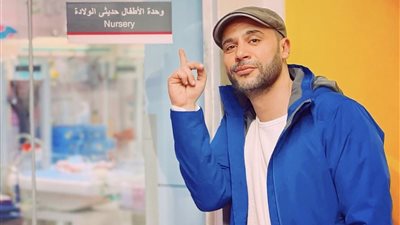 محمد إمام يرزق بمولود جديد ويطلق عليه عمر (صور)