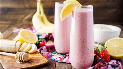 طريقة عمل سموثي الفراولة بالزبادي مثل المحلات