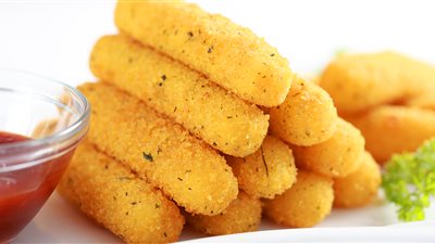   لفطار شهي طريقة عمل أصابع الجبنة الموزاريلا المقلية
