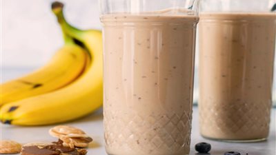 طريقة عمل سموثي الموز بالكاكاو المنعش