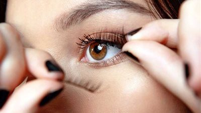 طرق وضع الرموش الاصطناعية حسب شكل العين