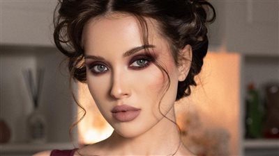 خطوات تطبيق مكياج عيون سموكي لإطلالة ساحرة