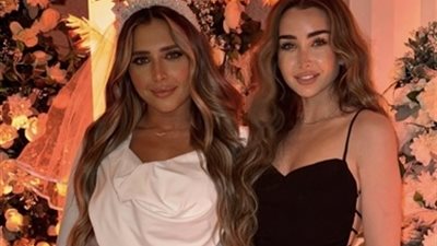 بإطلالة بيضاء وطرحة | الإعلامية لينا الطهطاوي تحتفل بحنتها (صور)   