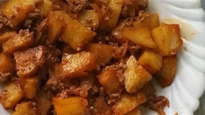 طريقة عمل صينية البطاطس البورية باللحم المفروم والموتزاريلا