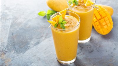 طريقة عمل سموثي المانجو مثل المحلات