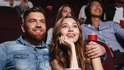 تفسير رؤية السينما في المنام للعزباء والحامل والمتزوجة