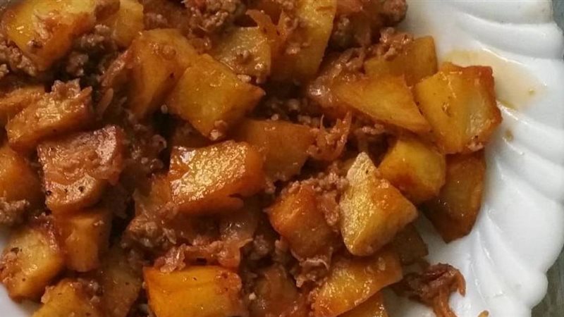 البطاطس البورية باللحم
