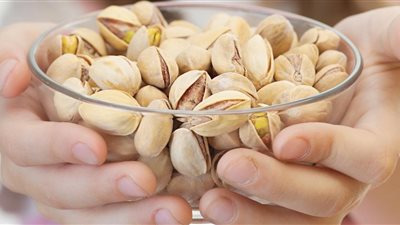 تفسير حلم أكل الفستق في المنام لابن سيرين