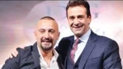 أحمد السقا يواسي صديقه كريم عبد العزيز بعد وفاة والدته