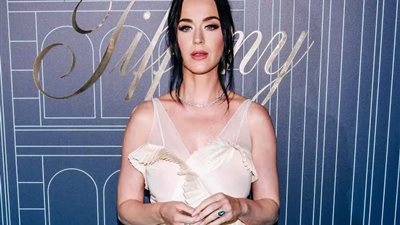 والدة كاتي بيري في مأزق بسبب الذكاء الاصطناعي 