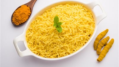طريقة عمل الأرز بالثوم والكركم بخطوات بسيطة