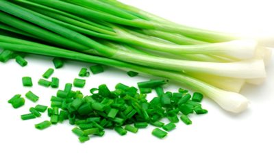 10 فوائد صحية للبصل الأخضر تدفعك لتناوله.. يحمي من الأورام السرطانية
