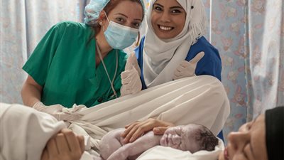 5 مايو اليوم العالمي للقابلات «الداية».. بطلات يسهمن في إنقاذ الحياة