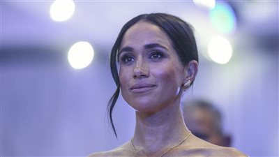 ميجان ماركل تتألق بإطلالات صيفية في رحلتها إلى نيجيريا (صور) 