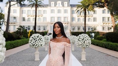 ناعومي كامبل تتألق بلمسات لبنانية في حفل زفاف صديقتها (صور) 