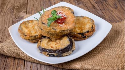  لفطار صحي ومفيد.. طريقة عمل الباذنجان المقلي بالبيض