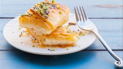 طريقة عمل فطيرة الجلاش بالجبن 