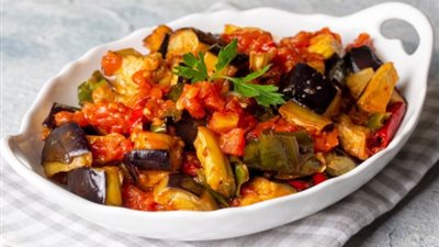 طريقة عمل سلطة الباذنجان بالطماطم ودبس الرمان