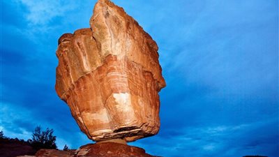 تفسير رؤية الصخور في المنام للعزباء والمتزوجة