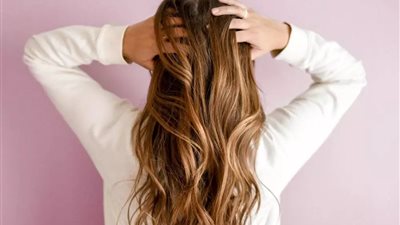 4 علاجات طبيعية للتعامل مع تساقط الشعر