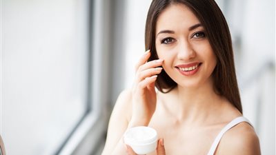 كريمات طبيعية للعناية ببشرتك قبل النوم