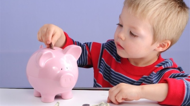 كيف تعلمين طفلك قيمة المال وأهميته؟.. أخصائية تربية تضع قائمة بالممنوعات