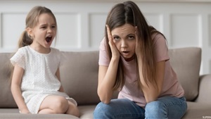 5 تصرفات تجعل طفلك